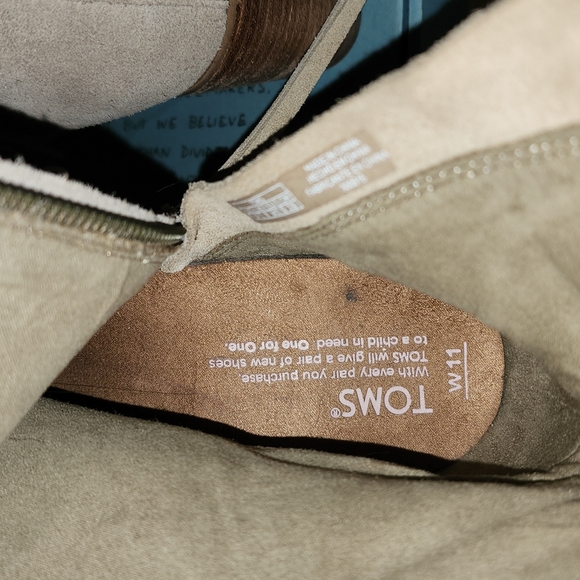 TOMS Boots - Picture 5 of 10